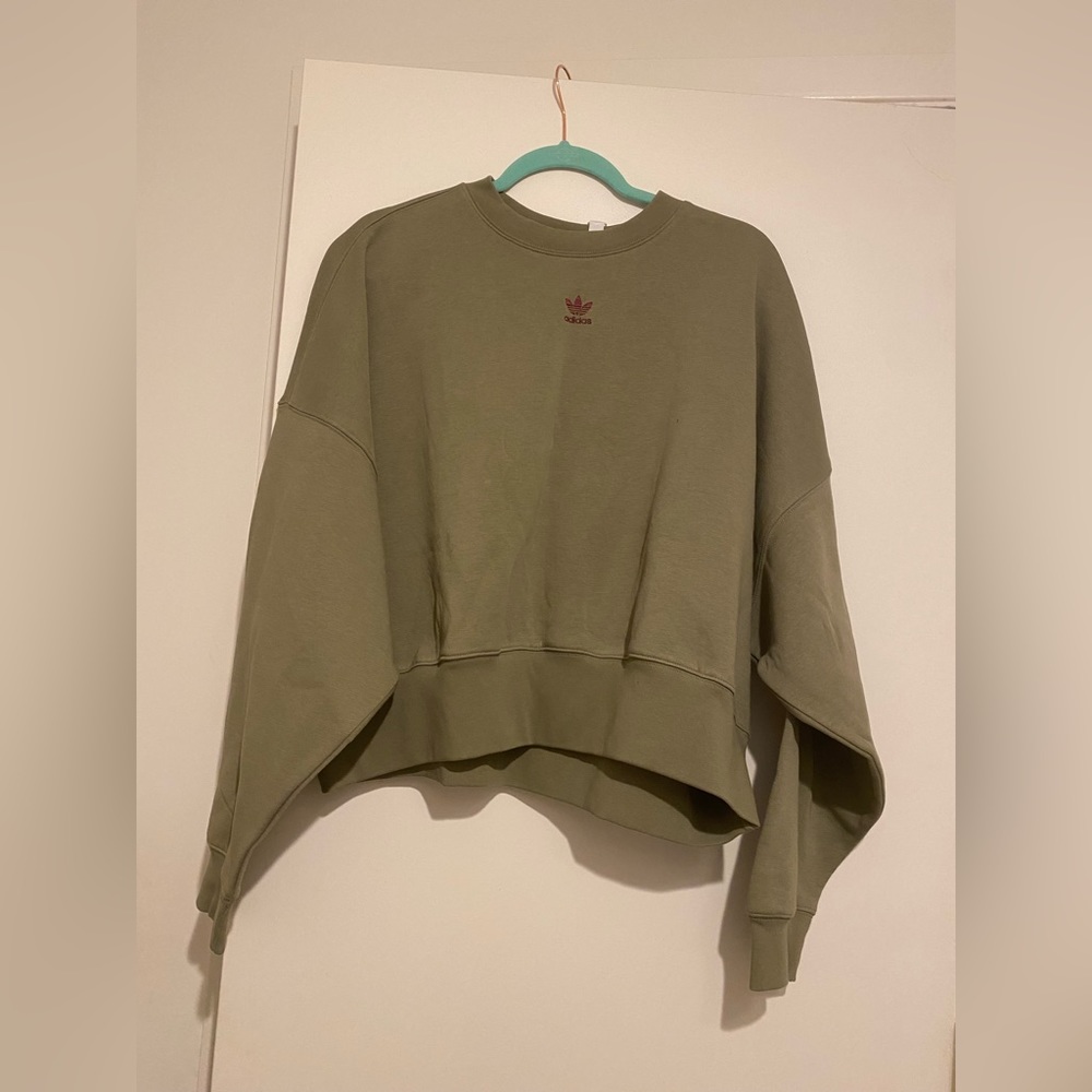 *NWT* Women’s Adidas Crewneck Size M